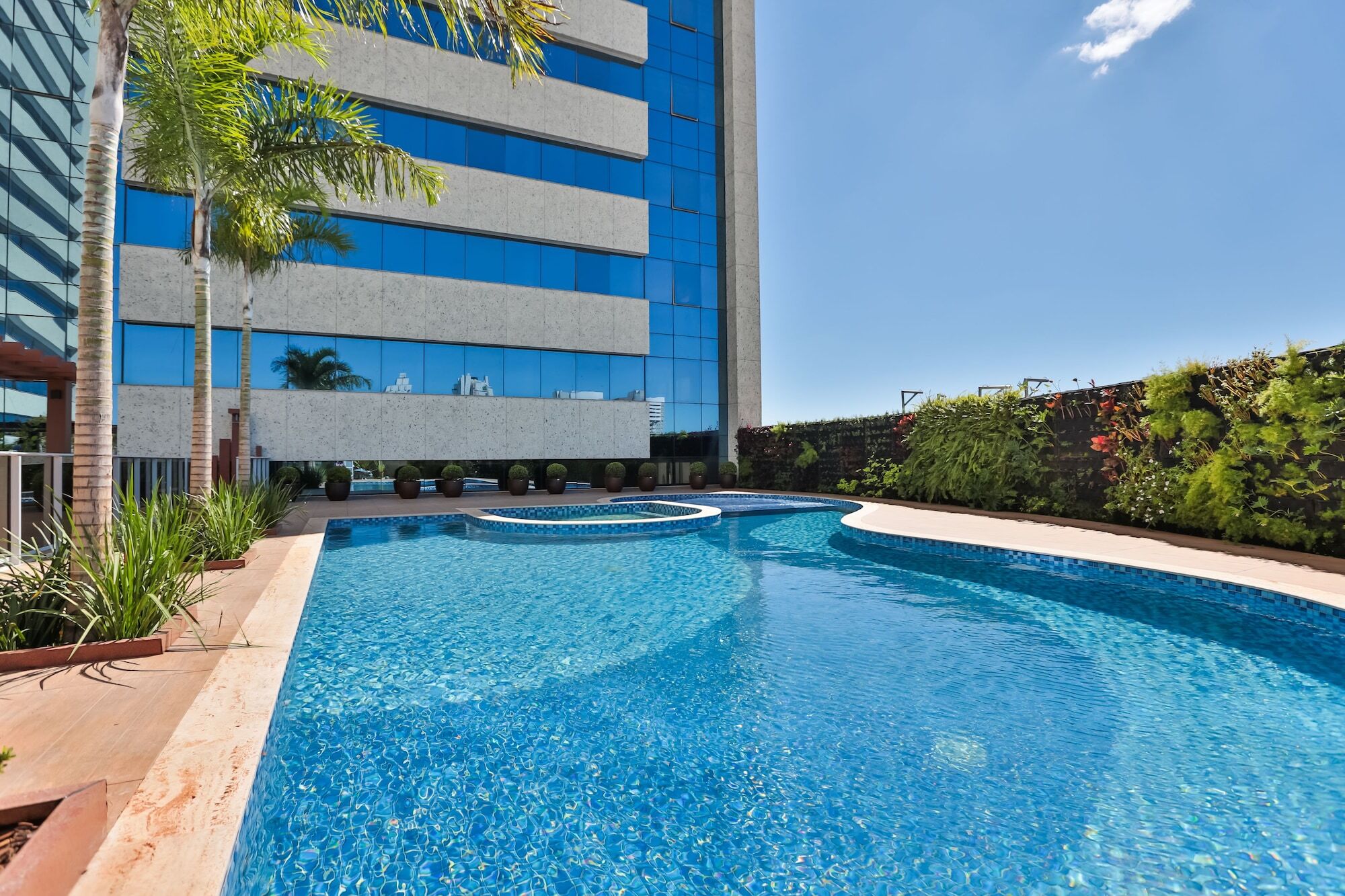 Transamerica Collection กัวยาเนีย ภายนอก รูปภาพ The pool at the hotel